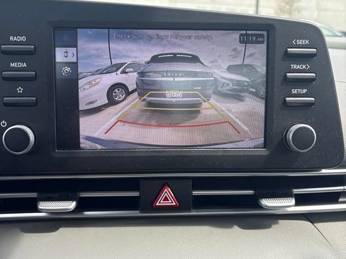 Used 2024 Hyundai Elantra SE FWD image 15