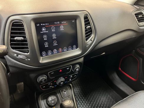 Used 2019 Jeep Compass Trailhawk image 21