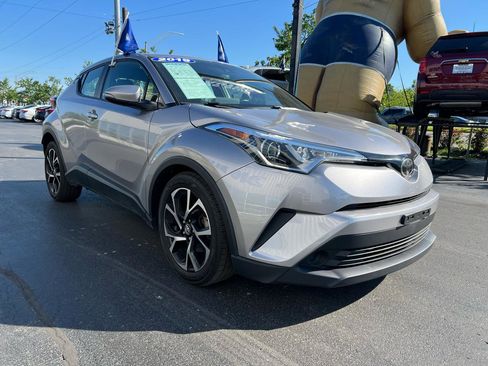 Used 2019 Toyota C-HR XLE FWD image 8