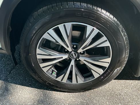 Certified 2023 Nissan Rogue SV FWD image 8
