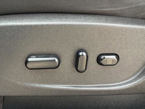 Used 2019 Ford Escape SE image 13