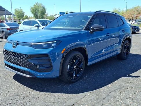 New 2026 Volkswagen Tiguan SE R-Line image 3