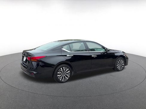 Used 2025 Nissan Altima 2.5 SV image 12