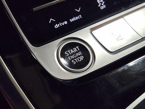 Used 2025 Audi Q8 Premium Plus image 42