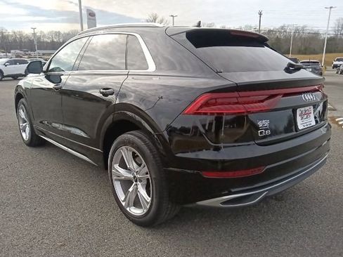 Used 2023 Audi Q8 Premium image 5