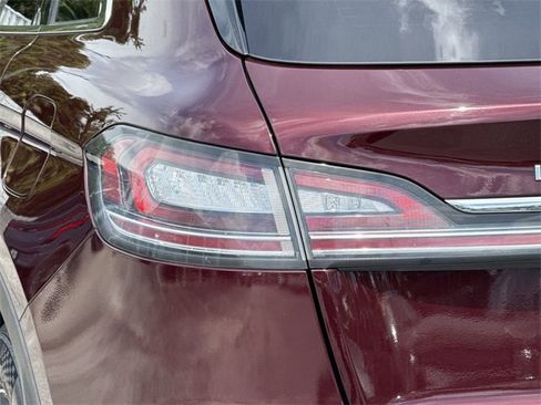 Used 2022 Lincoln Nautilus FWD image 10