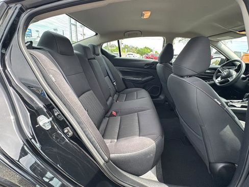 Used 2024 Nissan Altima 2.5 SV image 15