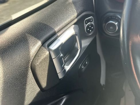 Used 2018 Jeep Wrangler Unlimited Rubicon image 19