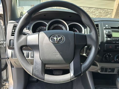 Used 2012 Toyota Tacoma 4x4 Regular Cab image 8