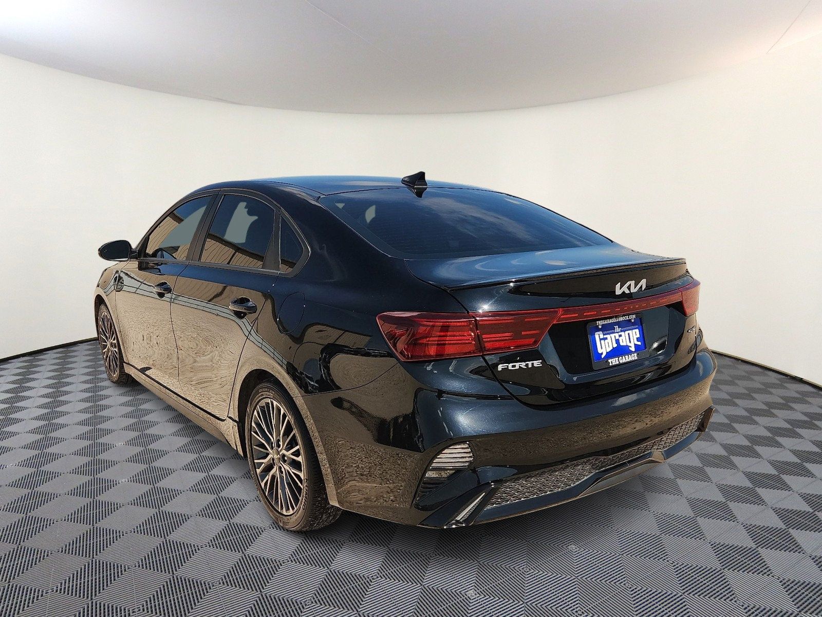 Used 2024 Kia Forte GT-Line w/ GT-Line Premium Package FWD image 3
