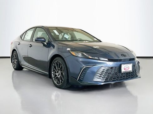 New 2026 Toyota Camry SE FWD image 3