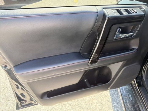 Used 2021 Toyota 4Runner Venture w/ Moonroof Package AWD/4WD image 10
