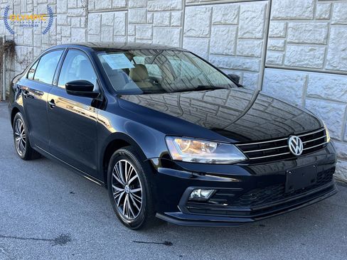 Used 2018 Volkswagen Jetta Wolfsburg Edition image 3