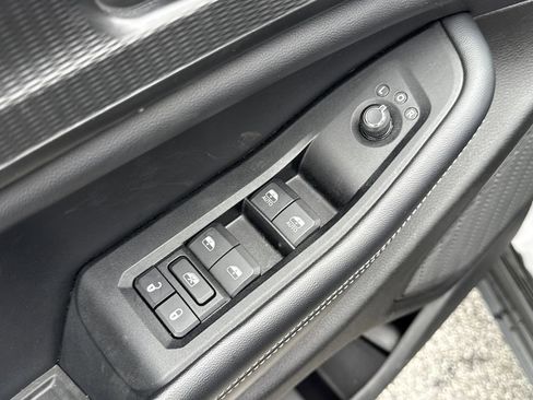 Used 2024 Jeep Grand Cherokee Altitude image 14