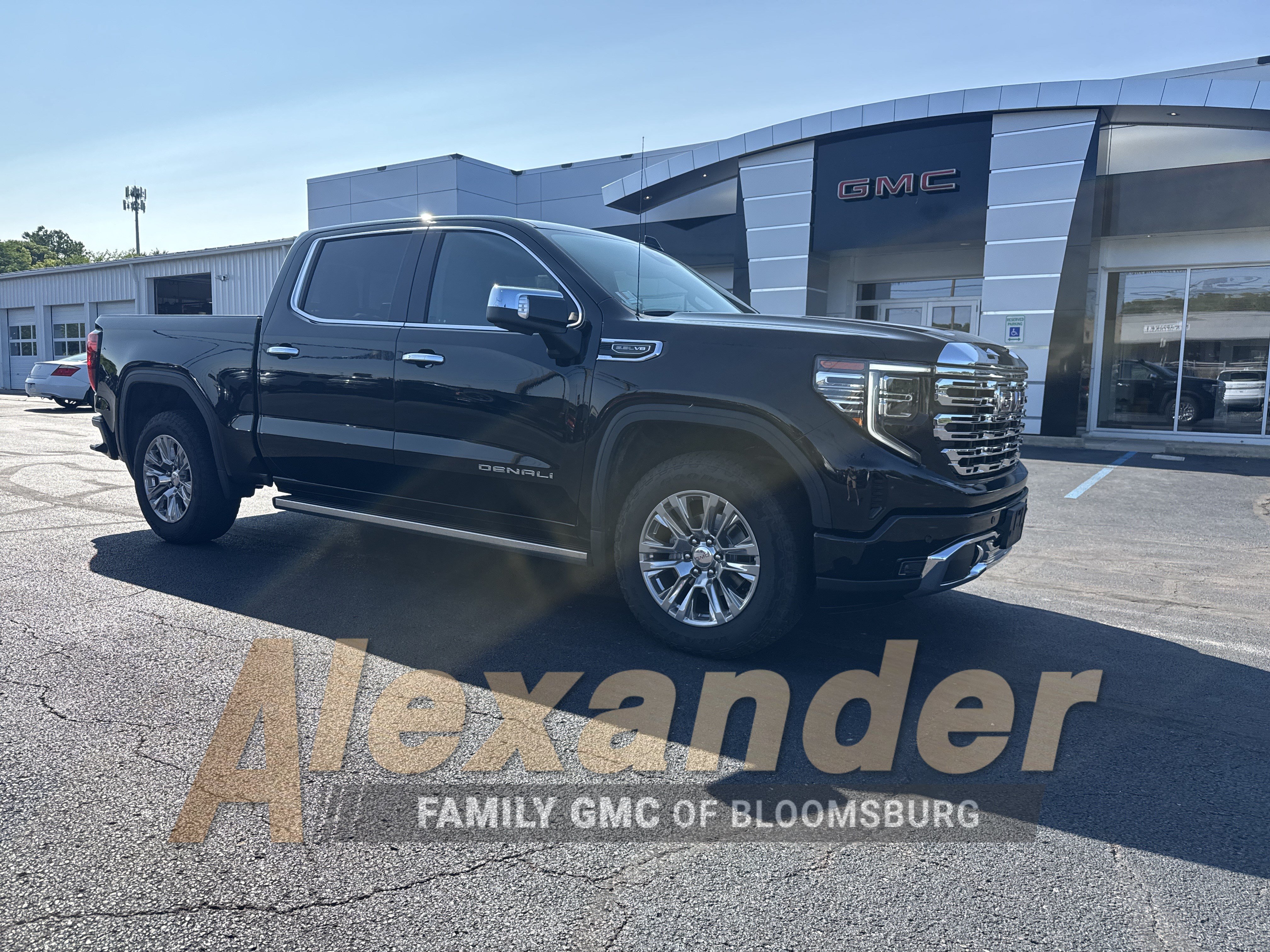 Used 2023 GMC Sierra 1500 Denali AWD/4WD image 1