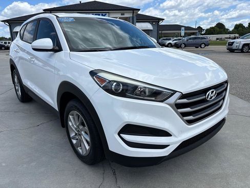 Used 2017 Hyundai Tucson SE FWD image 2
