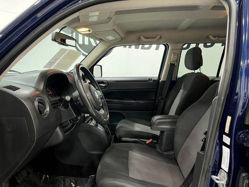 Used 2014 Jeep Patriot Latitude w/ All Weather Capability Group AWD/4WD image 10