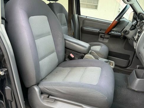 Used 2005 Ford Explorer Sport Trac XLT image 21