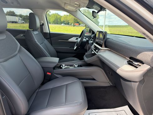 New 2026 Ford Explorer Active w/ Active Comfort Package RWD image 19