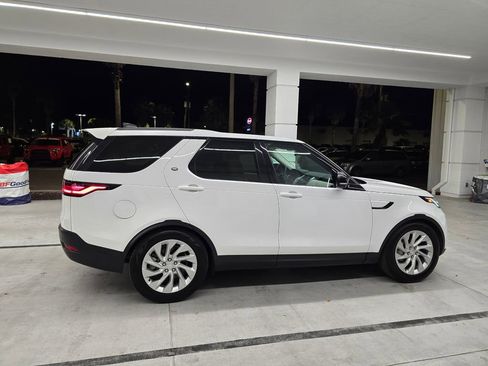 Used 2025 Land Rover Discovery S image 7