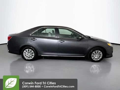 Used 2014 Toyota Camry LE image 18
