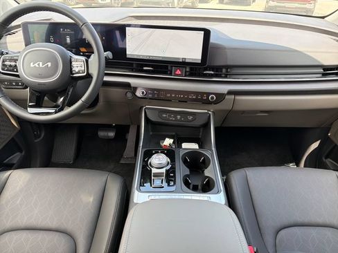 New 2026 Kia Carnival EX FWD image 9