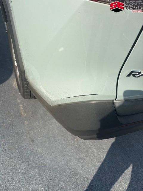 Used 2019 Toyota RAV4 XLE FWD image 3