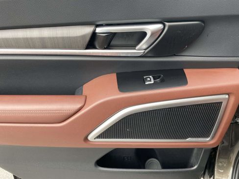 Used 2023 Kia Telluride EX w/ EX Captain's Chair Package image 14