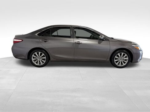 Used 2016 Toyota Camry image 4