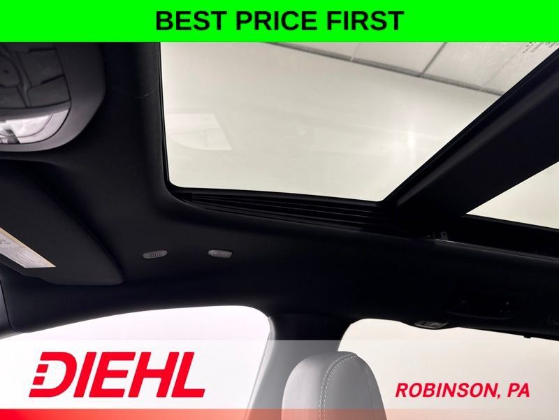 New 2027 Chrysler Pacifica Select w/ Family Tech Group FWD image 40