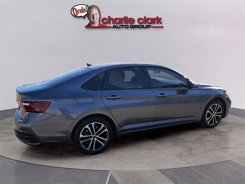 Used 2024 Volkswagen Jetta Sport image 7