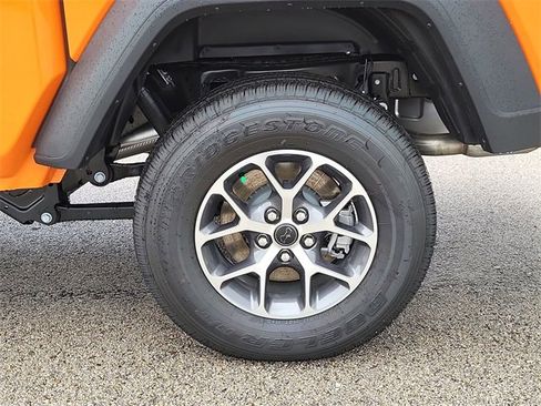 New 2025 Jeep Gladiator Sport image 18