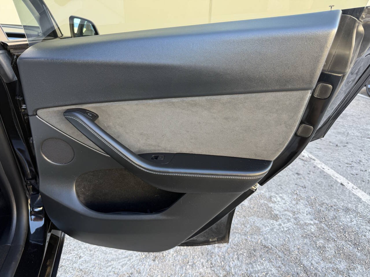 Used 2023 Tesla Model Y Long Range AWD/4WD image 27