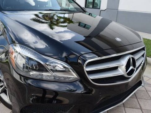 Used 2014 Mercedes-Benz E 250 BlueTEC Sedan image 10