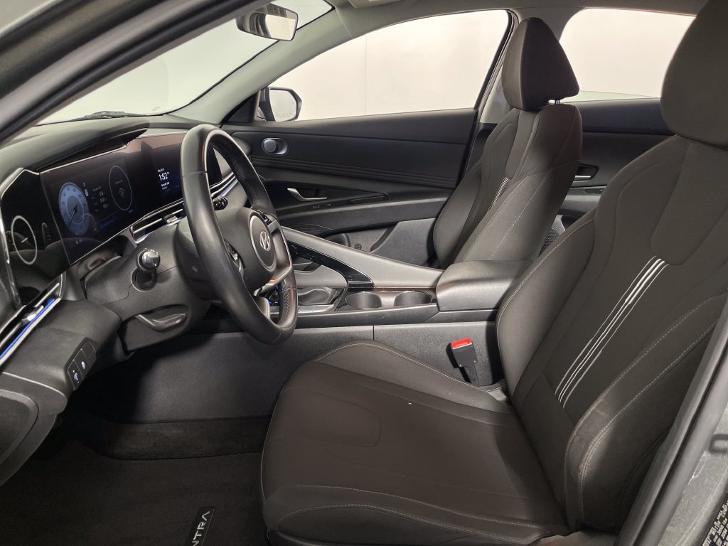 Certified 2025 Hyundai Elantra SEL FWD image 13
