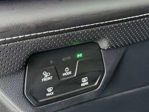 Used 2024 Volkswagen Atlas SE image 11