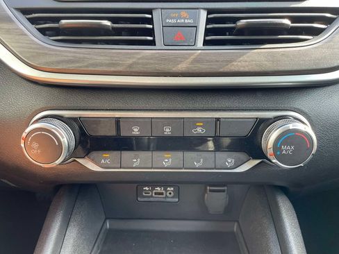 Used 2025 Nissan Altima 2.5 SV FWD image 27