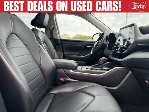 Used 2021 Toyota Highlander XLE AWD/4WD image 34