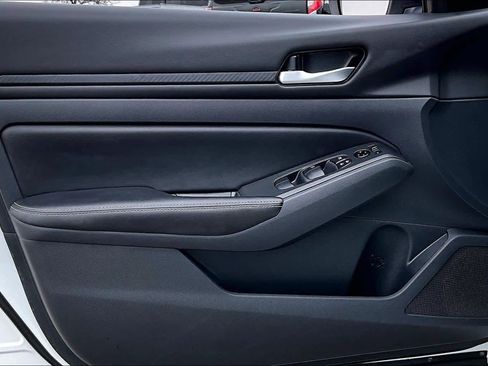 Used 2025 Nissan Altima 2.5 SV image 21