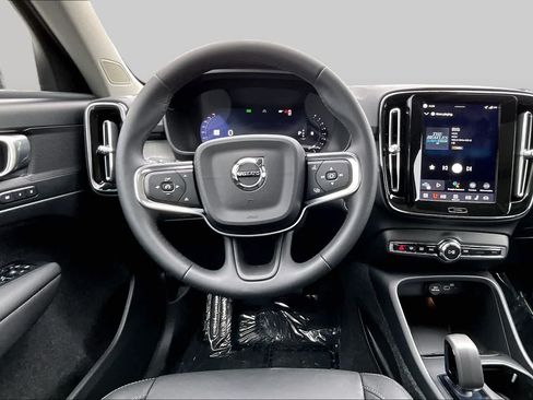 Used 2026 Volvo XC40 B5 Core w/ Climate Package AWD/4WD image 9