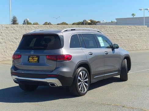 Used 2023 Mercedes-Benz GLB 250 w/ Premium Package image 4