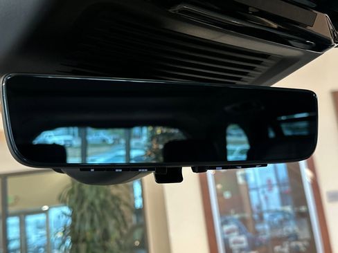 New 2025 Land Rover Range Rover SV image 36