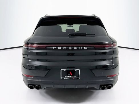 Certified 2024 Porsche Cayenne AWD/4WD image 10