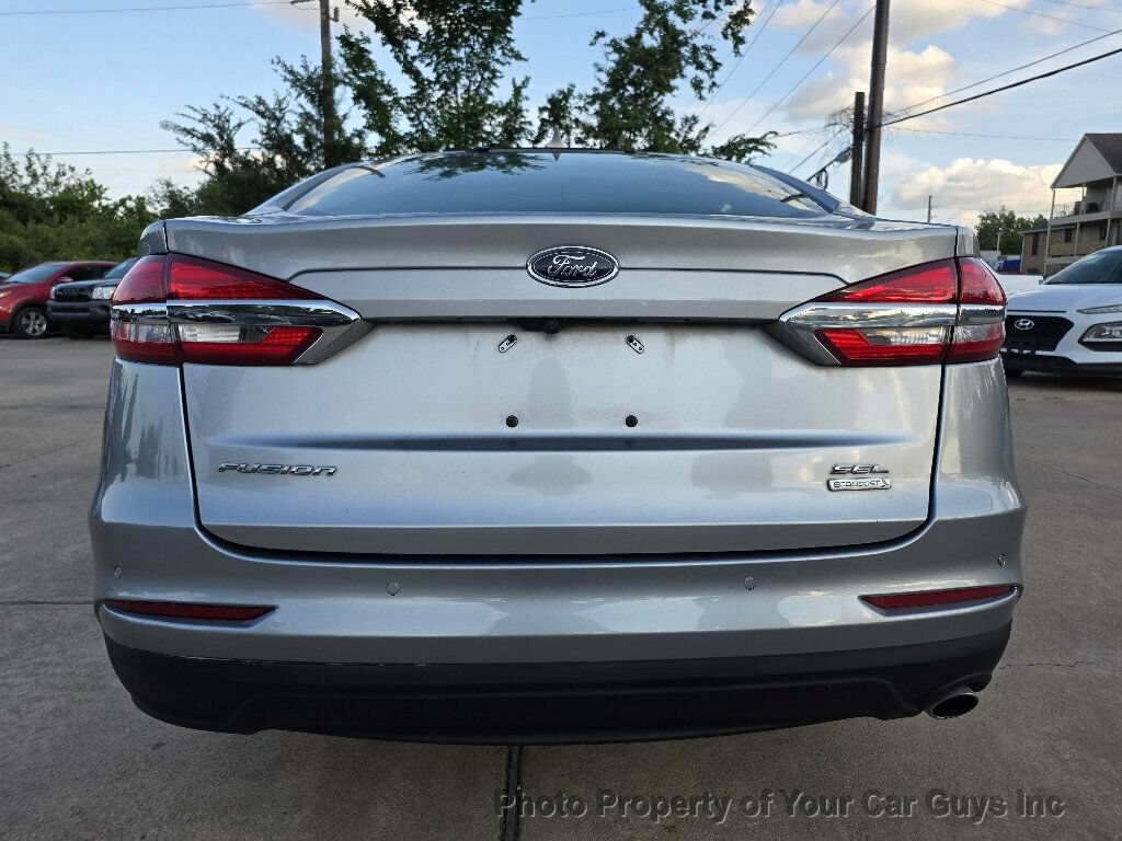 Used 2020 Ford Fusion SEL FWD image 16