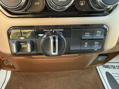 Used 2022 RAM 1500 Laramie AWD/4WD image 36
