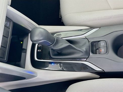 Certified 2025 Toyota Corolla Cross LE FWD image 17