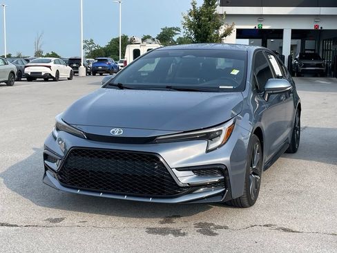 Used 2026 Toyota Corolla SE FWD image 3
