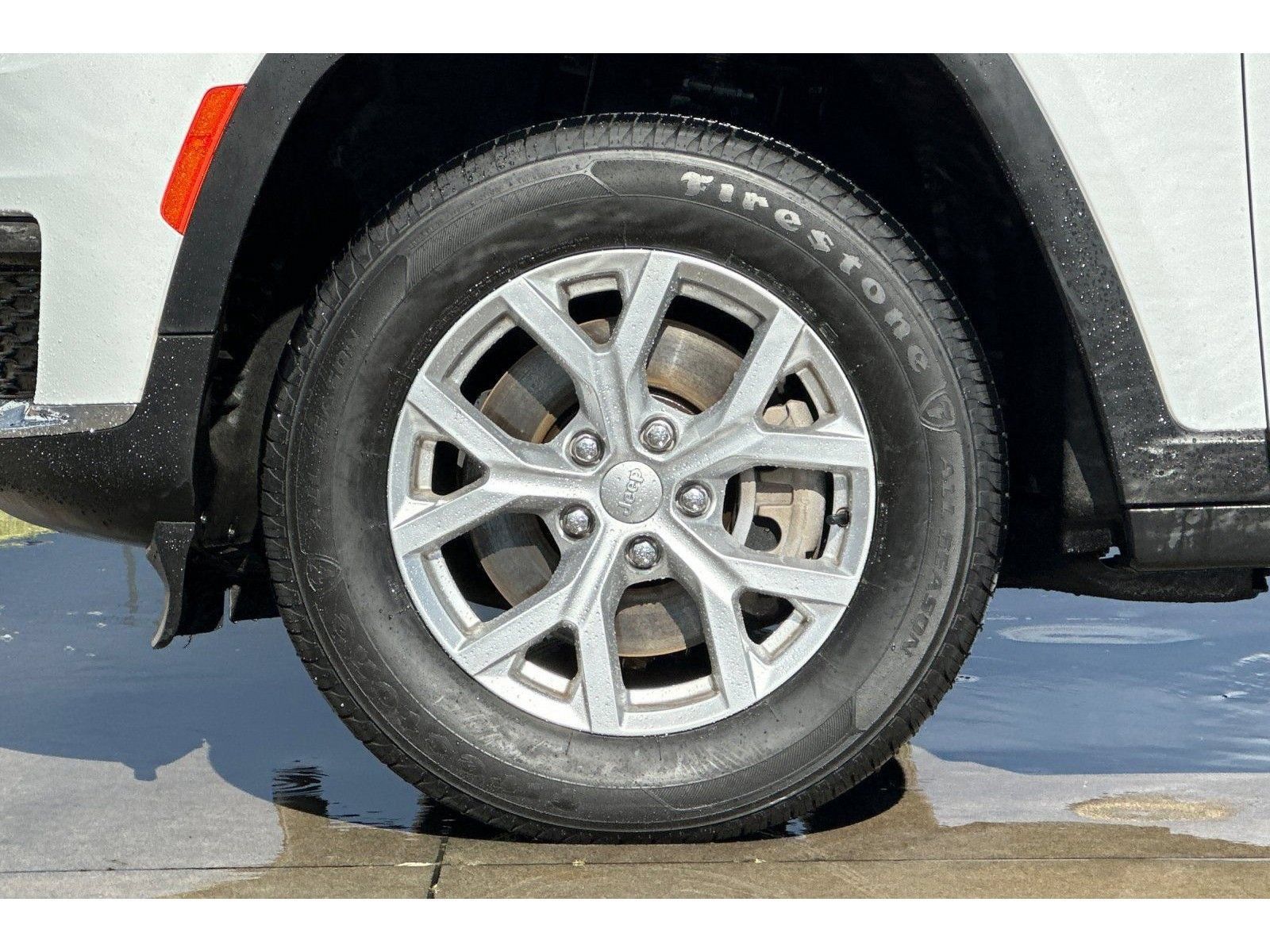 Used 2023 Jeep Grand Cherokee L Limited AWD/4WD image 27