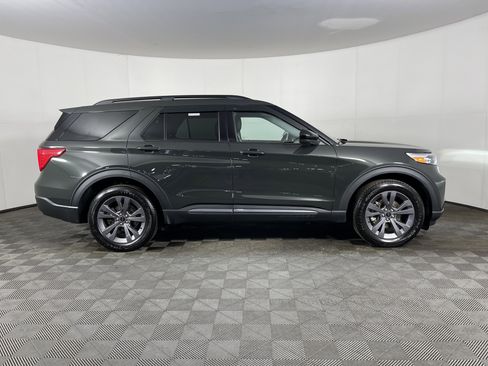 Used 2022 Ford Explorer XLT w/ Equipment Group 202A image 5