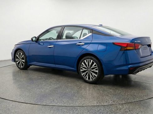 Used 2025 Nissan Altima 2.5 SV FWD image 6